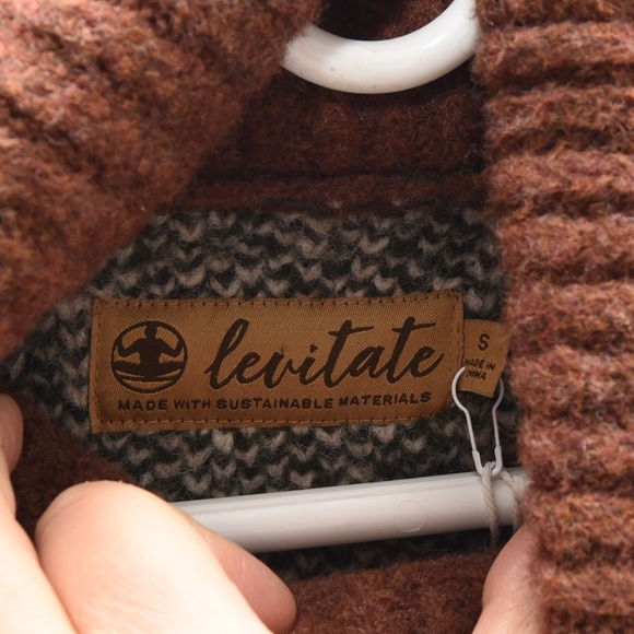 Levitate women’s cowl neck sweater size Small green brown pattern - Picture 4 of 10